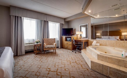 Monte Carlo Inns - Vaughan Suites image 14