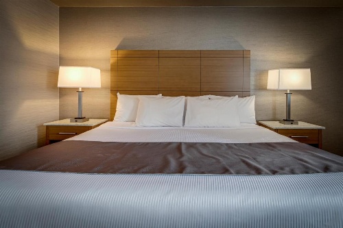 Monte Carlo Inns - Vaughan Suites image 17