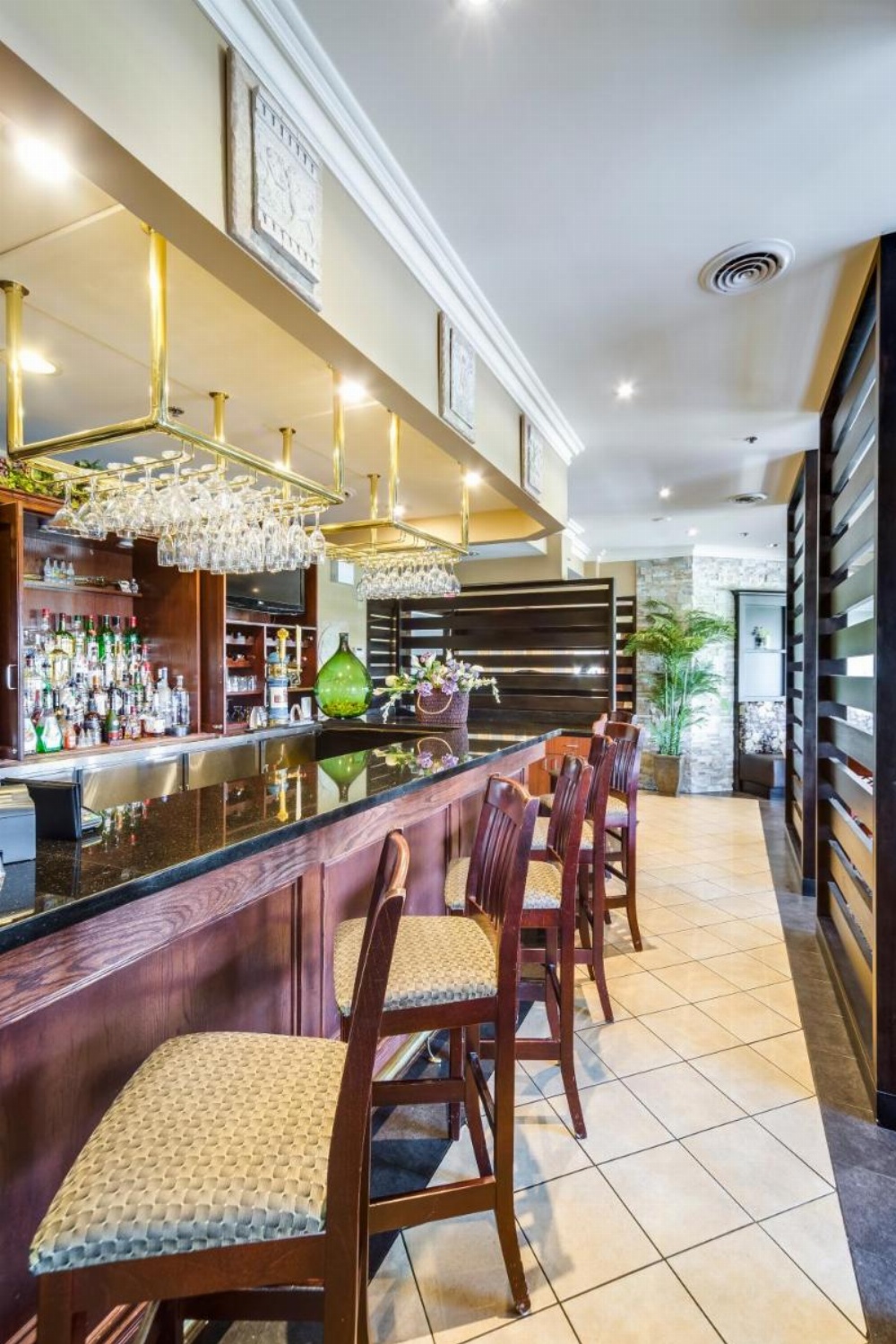 Monte Carlo Inns - Vaughan Suites Image 39