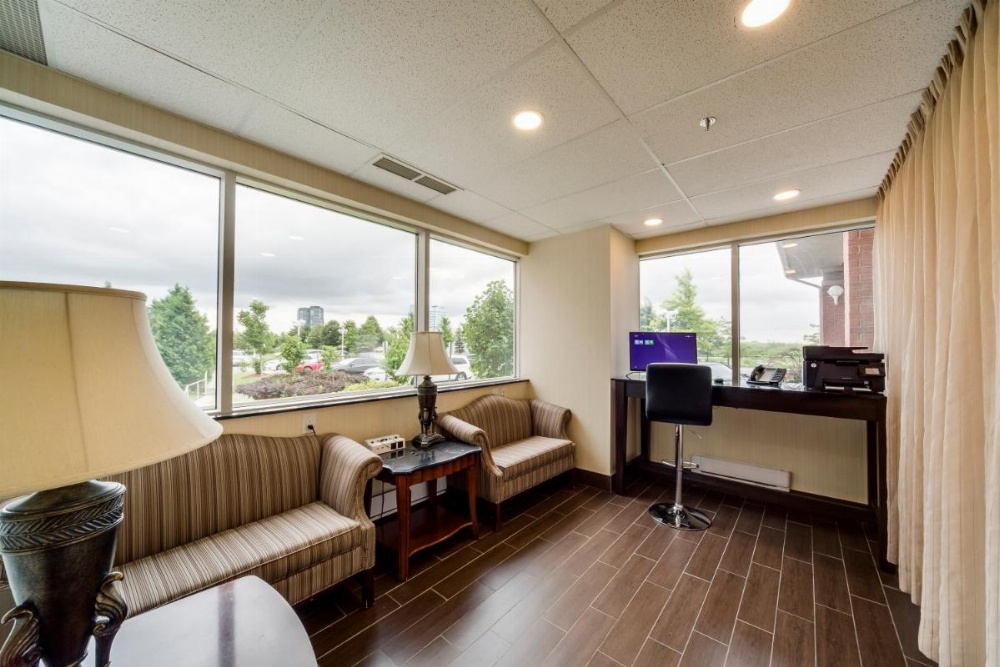 Monte Carlo Inns - Vaughan Suites Image 43