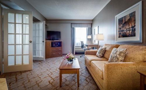 Monte Carlo Inns - Vaughan Suites image 5